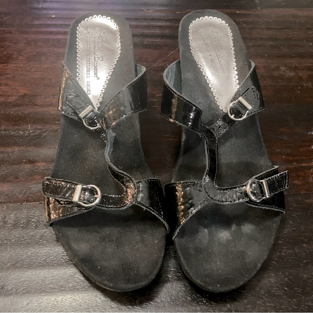 Black patent Helle Comfort wedge-ish heels size 9